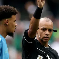 Wilton Pereira Sampaio expulsou três na estreia