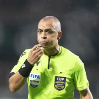 Wilton Pereira Sampaio viraliza ao explicar expulsão de Themba Zwane
