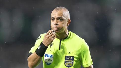 PR – CURITIBA – 25/02/2026 – BRASILEIRO A 2026, CORITIBA X SAO PAULO – O arbitro Wilton Pereira Sampaio durante partida entre Coritiba e Sao Paulo no estadio Couto Pereira pelo campeonato Brasileiro A 2026. Foto: Hedeson Alves/AGIF