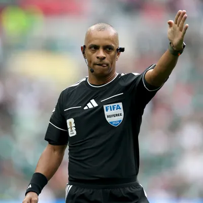 Técnico da África do Sul reclama de Wilton Sampaio