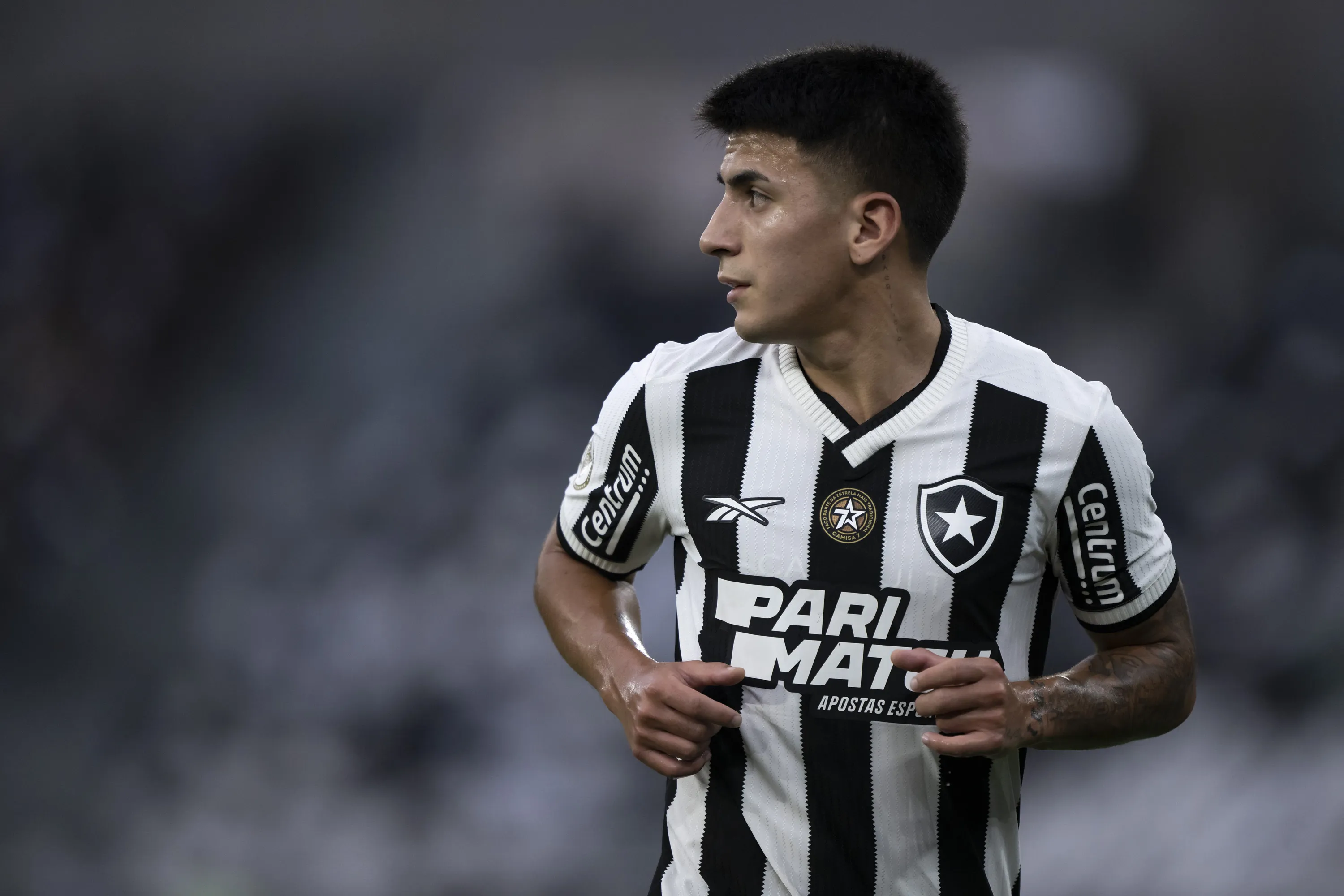 Thiago Almada jogador do Botafogo durante partida contra o Cuiaba no estadio Engenhao pelo campeonato Brasileiro A 2024. Foto: Jorge Rodrigues/AGIF
