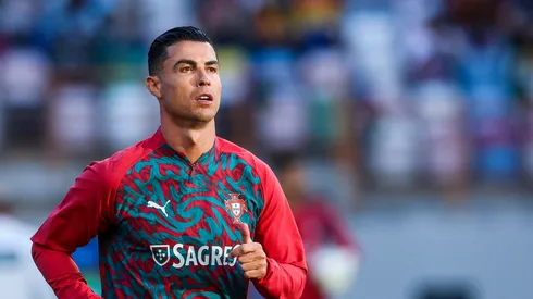 Cristiano Ronaldo de Portugal durante o aquecimento antes do amistoso internacional entre Portugal e Nigéria no Estádio Dr Magalhães Pessoa em 10 de junho de 2026 em Leiria, Portugal. (Foto de Carlos Rodrigues/Getty Images)