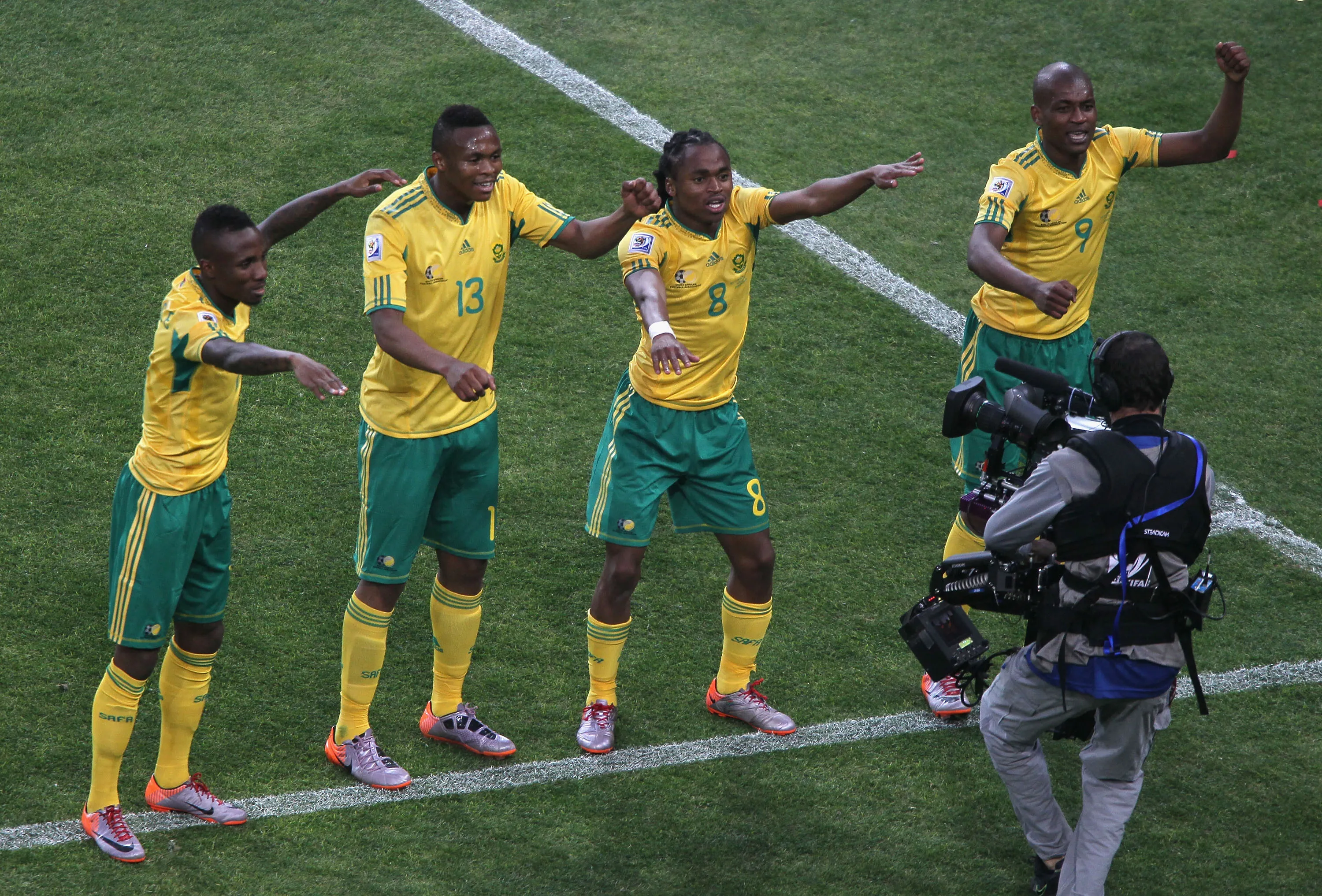 JSiphiwe Tshabalala (C) of South Africa celebrates scoring the first goal with team mates during the 2010 FIFA World Cup South Africa Group A match between South Africa and Mexico at Soccer City Stadium on June 11, 2010 in Johannesburg, South Africa.  (Photo by Christof Koepsel/Getty Images)
