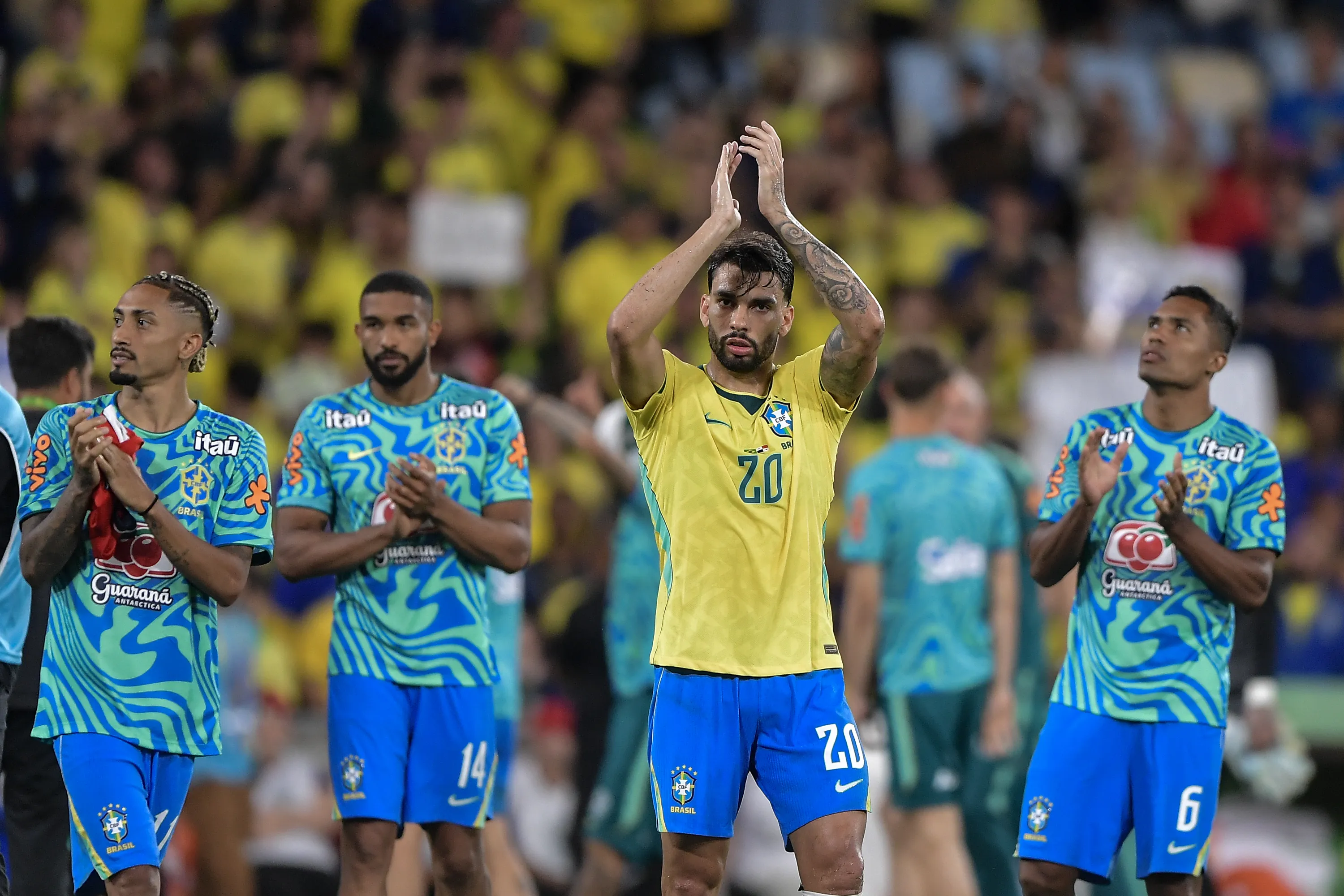 Jogadores do Brasil durante amistoso contra o Panamá no Maracanã. Foto: Thiago Ribeiro/AGIF.