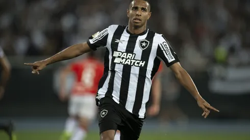 Victor Sá, ex-Botafogo está perto de fechar com o São Paulo
