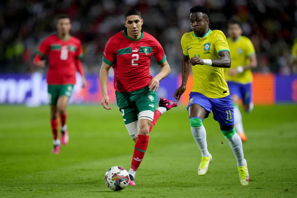 Vini Jr e Hakimi em amistoso realizado em 2023 – (Photo by Alex Caparros/Getty Images)