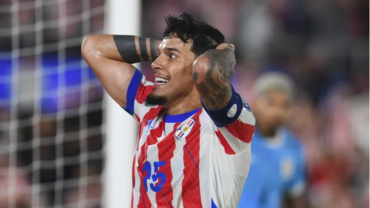 Gustavo Gómez não foi bem na estreia da Copa do Mundo.