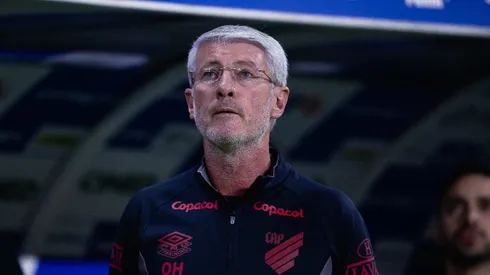 SÃO PAULO – 19/04/2026 – BRASILEIRO A 2026, PALMEIRAS X ATHLETICO-PR – Odair Hellmann técnico do Athletico-PR durante partida contra o Palmeiras no estádio Arena Allianz Parque pelo campeonato Brasileiro A 2026. Foto: Ettore Chiereguini/AGIF