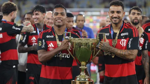 Trio do Flamengo deve ser titular na estreia do Brasil na Copa do Mundo. Foto: Wagner Meier/Getty Images
