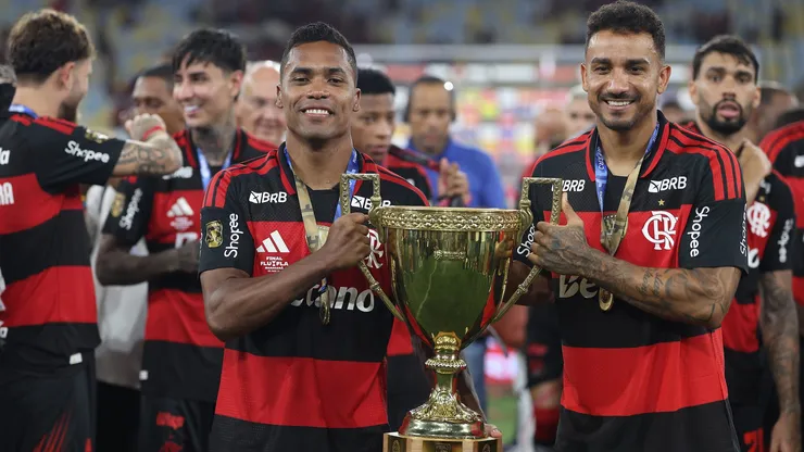Trio do Flamengo deve ser titular na estreia do Brasil na Copa do Mundo. Foto: Wagner Meier/Getty Images