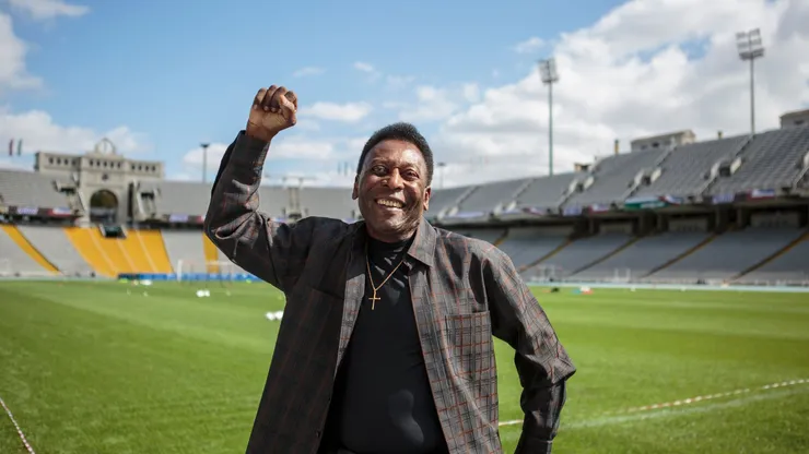 Joia mexicana estreia na Copa e desafia recorde de Pelé