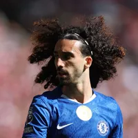 Cucurella leva pijama da esposa para dar sorte na Copa