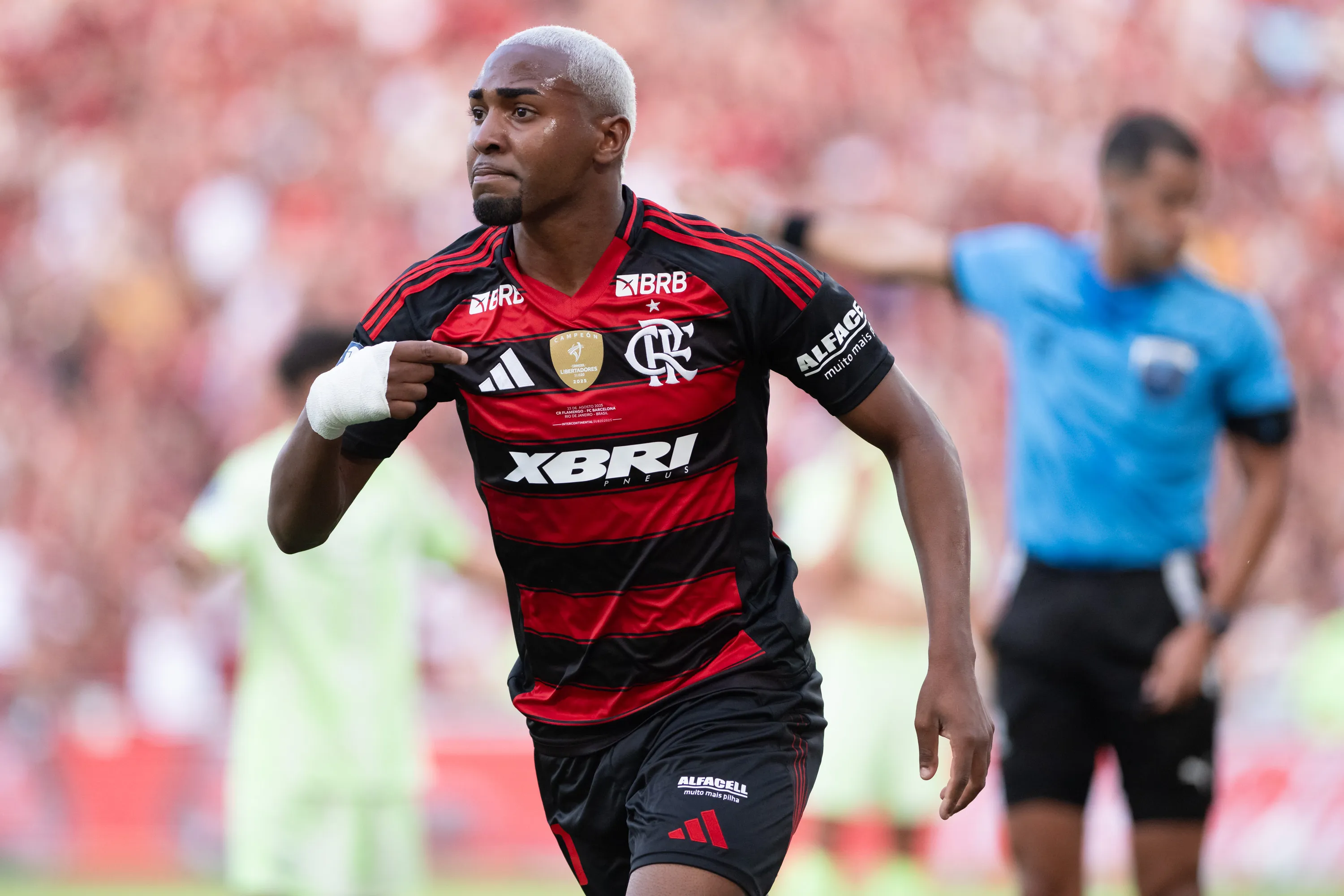 RJ – RIO DE JANEIRO – 23/08/2025 – COPA INTERCONTINENTAL SUB-20 2025, FLAMENGO X BARCELONA – Lorran jogador do Flamengo comemora seu gol durante partida contra o Barcelona no estadio Maracana pelo campeonato COPA INTERCONTINENTAL SUB-20 2025. Foto: Jorge Rodrigues/AGIF