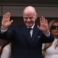 Infantino vira atração à parte em Austrália x Turquia