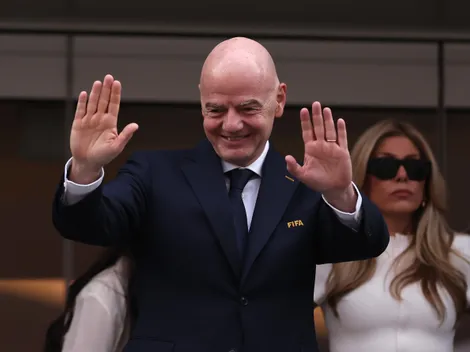 Infantino vira atração à parte em Austrália x Turquia