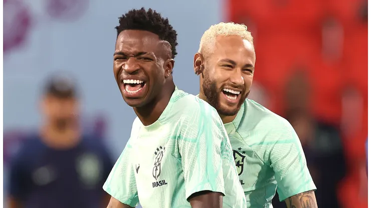 Antes do gol em Brasil x Marrocos, Vini Jr recebeu orientações de Neymar. Foto: Alexander Hassenstein/Getty Images