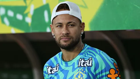Neymar Jr. fica perfilado para o hino nacional antes da partida amistosa internacional entre Brasil e Panamá no Estádio do Maracanã, em 31 de maio de 2026, no Rio de Janeiro, Brasil. (Foto de Wagner Meier/Getty Images)