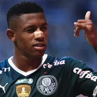 Palmeiras exalta Danilo em perfil oficial e anima torcida
