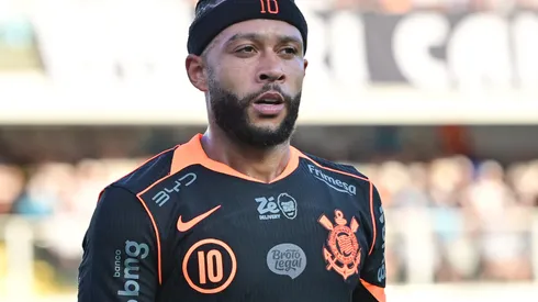 Memphis Depay durante clássico entre Corinthians e Santos no Brasileirão de 2026.