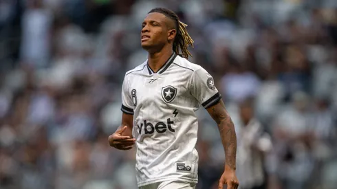Danilo jogador do Botafogo durante partida contra o Atletico-MG no estadio Arena MRV pelo campeonato Brasileiro A 2026. Foto: Fernando Moreno/AGIF
