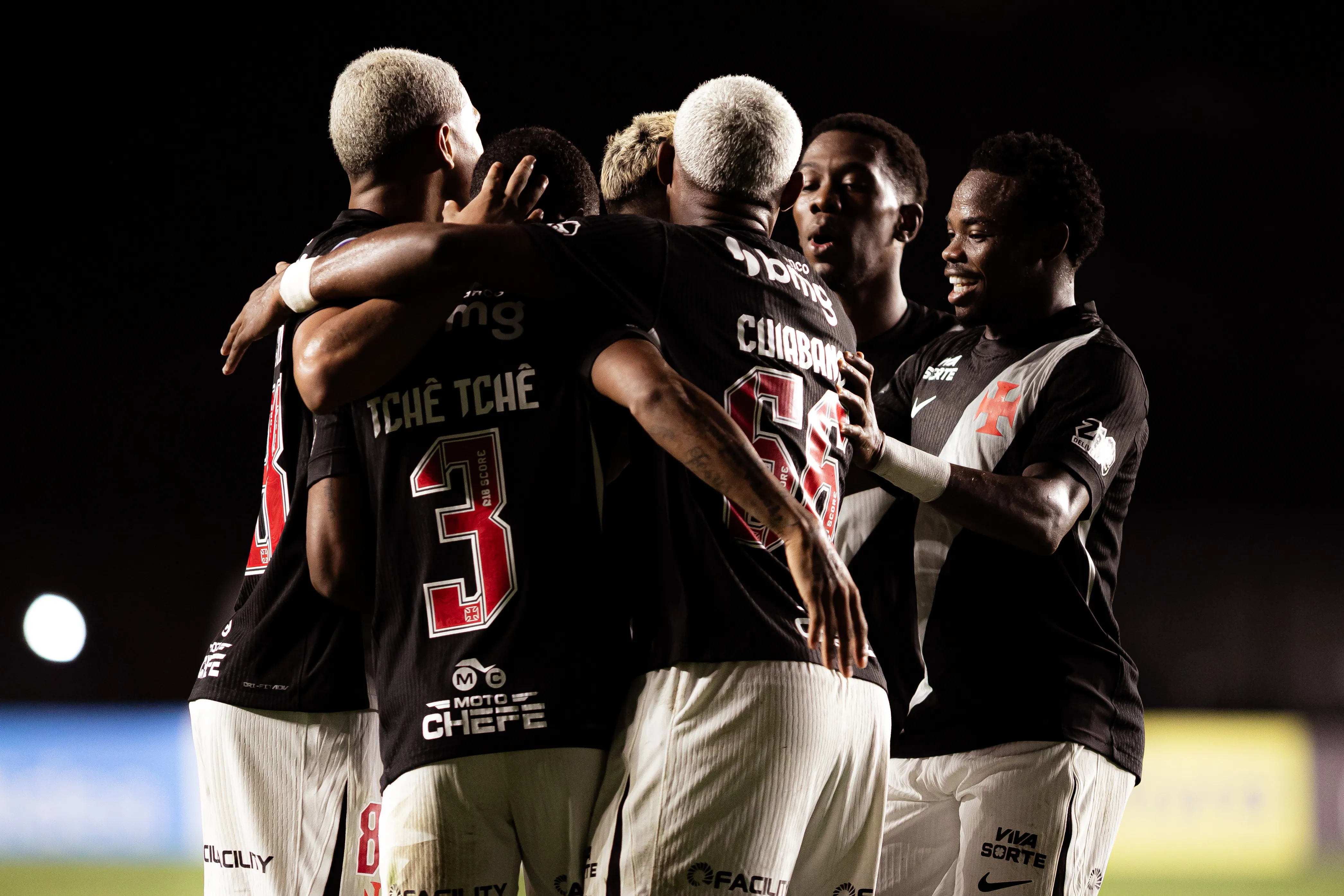 RJ – RIO DE JANEIRO – 27/05/2026 – COPA SUL-AMERICANA 2026, VASCO X BARRACAS CENTRAL – Adson jogador do Vasco comemora seu gol durante partida contra o Barracas Central no estadio Sao Januario pelo campeonato Copa Sul-Americana 2026. Foto: Isabela Azine/AGIF