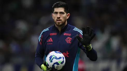 Rossi jogador do Flamengo durante aquecimento antes da partida contra o Cruzeiro no estadio Mineirão pelo campeonato Brasileiro A 2025. Foto: Gilson Lobo/AGIF