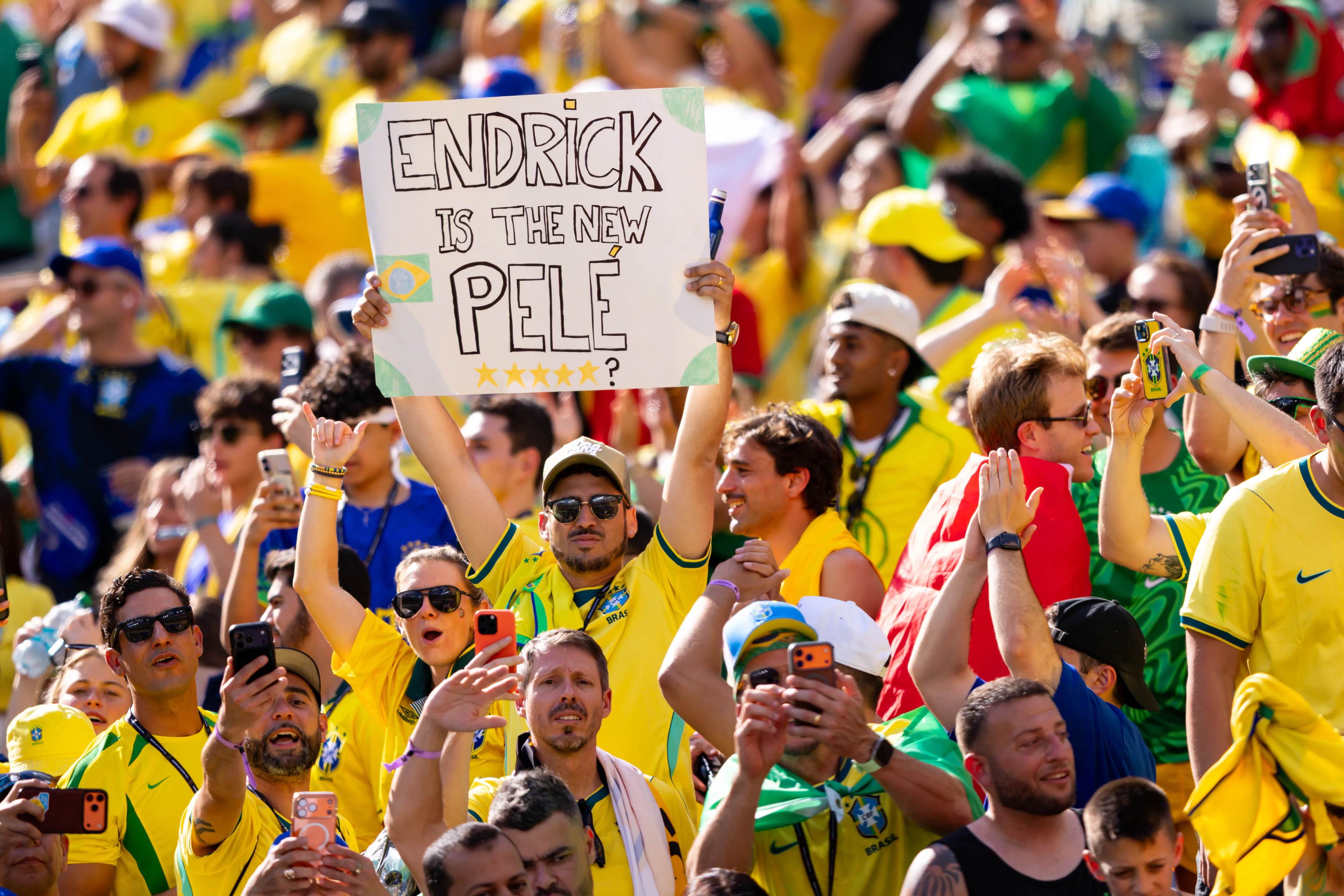Cartaz pede Endrick como jogador do Brasil durante partida contra o Marrocos no estadio MetLife Stadium pelo campeonato Copa Do Mundo 2026. Foto: Rodolfo Buhrer/AGIF