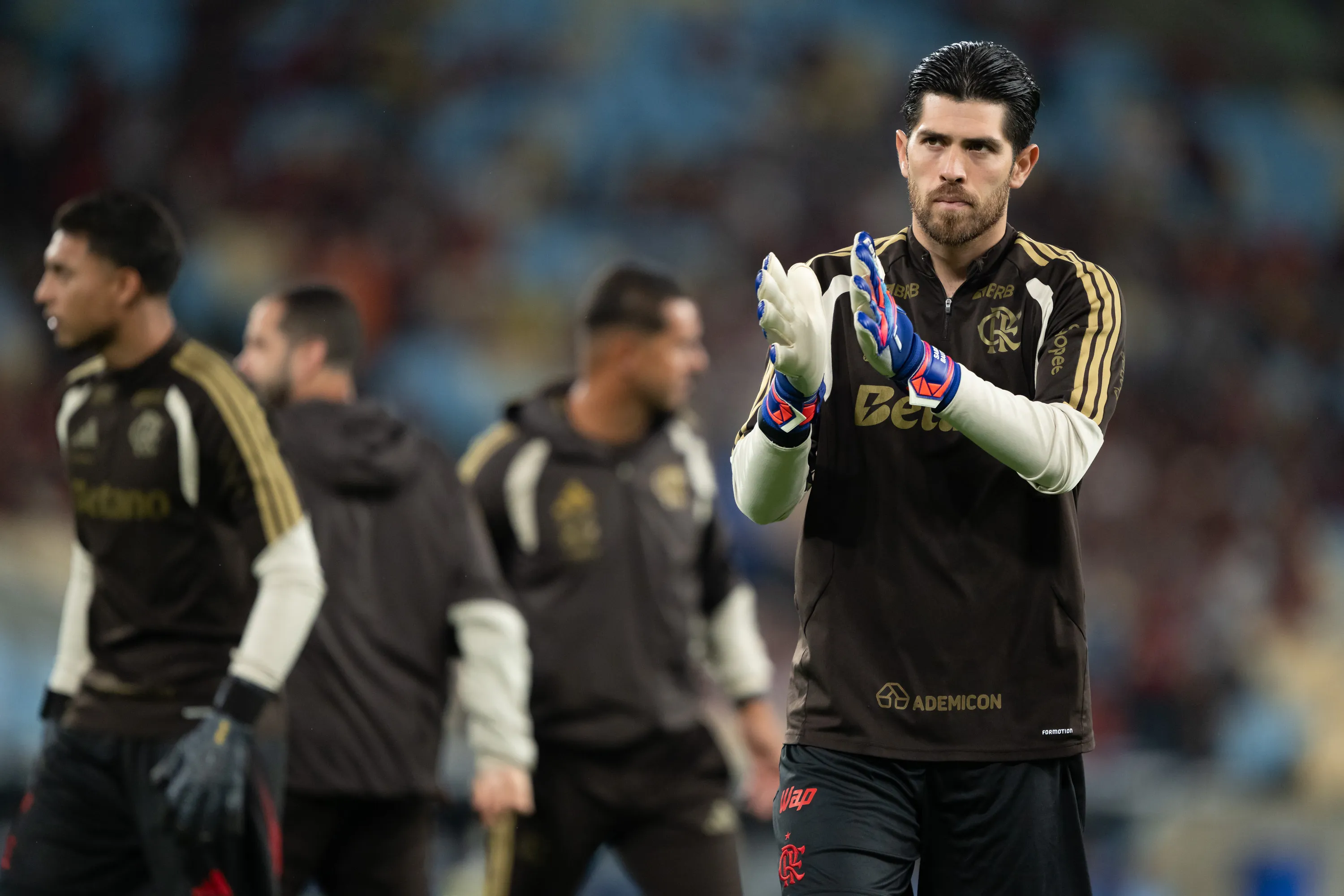RJ – RIO DE JANEIRO – 20/05/2026 – COPA LIBERTADORES 2026, FLAMENGO X ESTUDIANTES – Rossi goleiro do Flamengo durante aquecimento antes da partida contra o Estudiantes no estadio Maracana pelo campeonato Copa Libertadores 2026. Foto: Jorge Rodrigues/AGIF