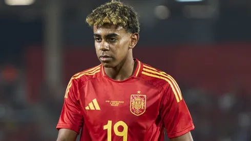 Lamine Yamal durante amistoso da Espanha.