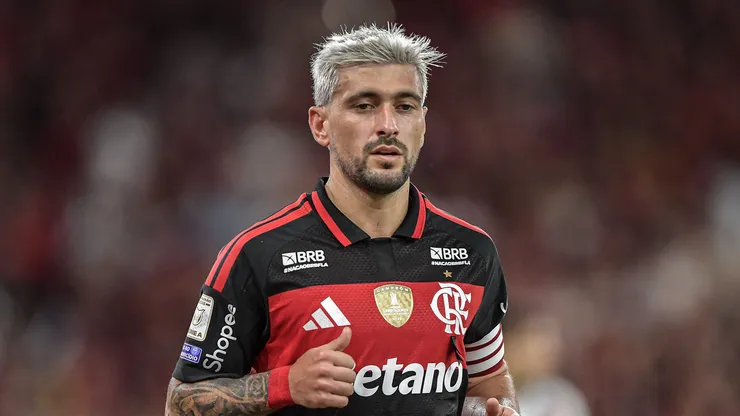 Bielsa citou o Flamengo e explicou a lesão de Arrascaeta.