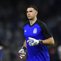 Scaloni atualiza lesão de Dibu Martínez e goleiro será titular na Argentina