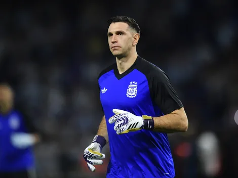 Scaloni atualiza lesão de Dibu Martínez e goleiro será titular na Argentina