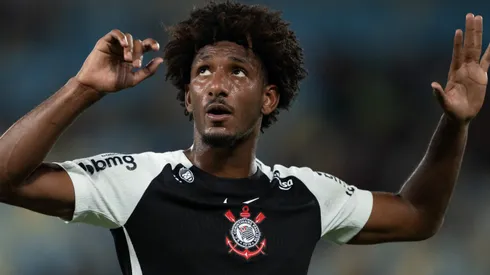 Talles Magno durante confronto entre Fluminense e Corinthians no Brasileirão de 2025.