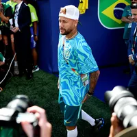 Neymar treinou em campo nesta terça-feira (16)