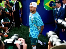 Neymar treinou em campo nesta terça-feira (16)