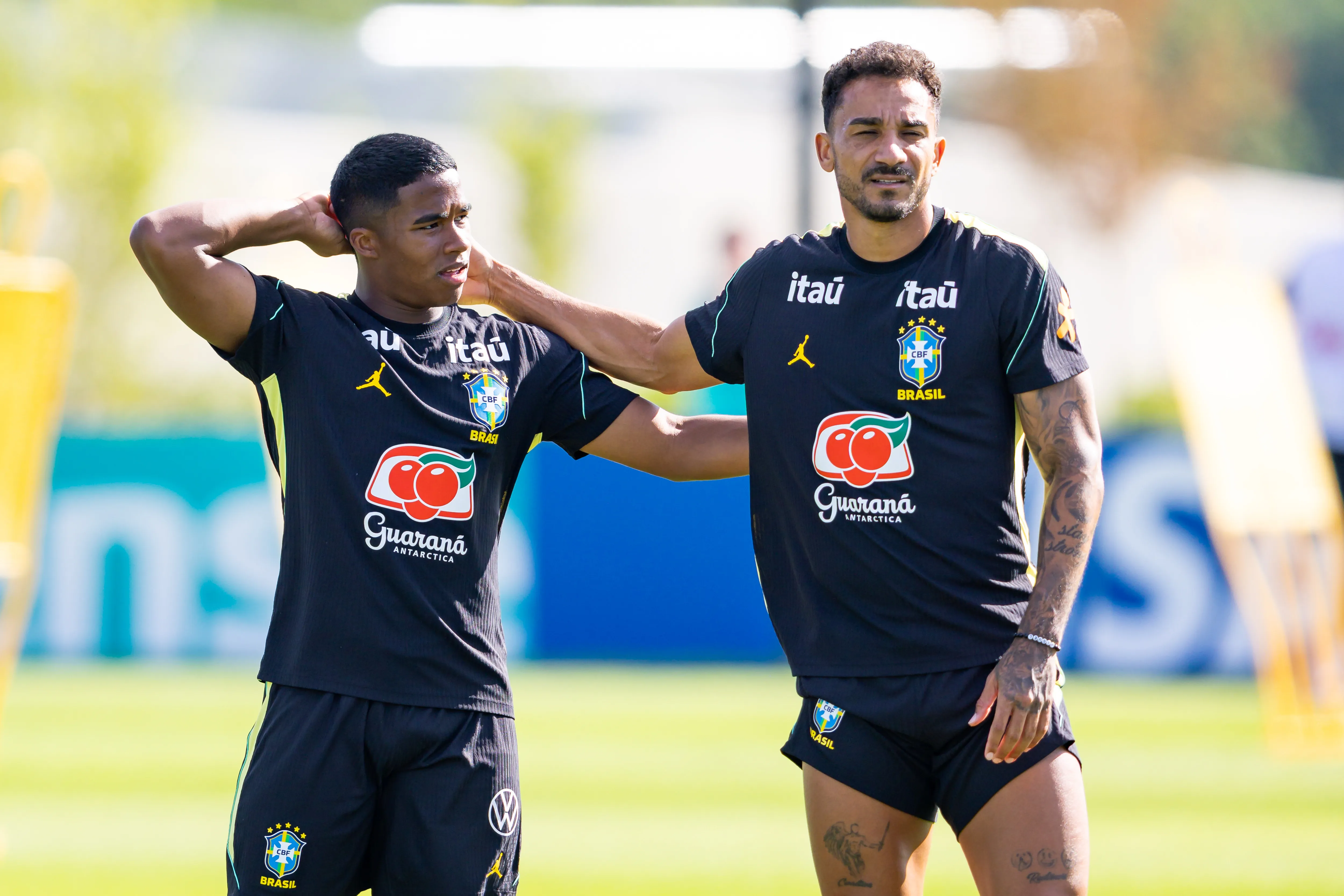 Endrick e Danilo jogadores do Seleção Brasileira durante treino no Centro de Treinamento CT Columbia Park. Foto: Rodolfo Buhrer/AGIF