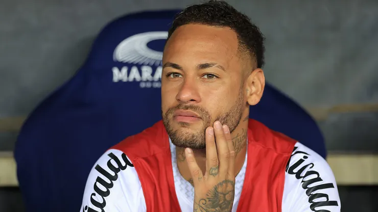 Neymar Jr of Santos looks on prior to the match between Fluminense and Santos as part of Brasileirao 2025 at Maracana Stadium on April 13, 2025 in Rio de Janeiro, Brazil.