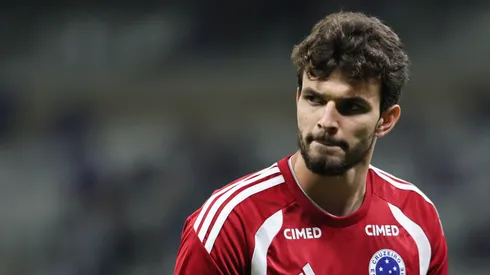 Otávio jogador do Cruzeiro durante aquecimento antes da partida contra o Goiás no estádio Mineirão pelo campeonato Copa Do Brasil 2026. Foto: Gilson Lobo/AGIF