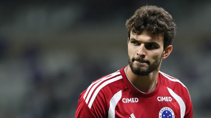 Otávio jogador do Cruzeiro durante aquecimento antes da partida contra o Goiás no estádio Mineirão pelo campeonato Copa Do Brasil 2026. Foto: Gilson Lobo/AGIF