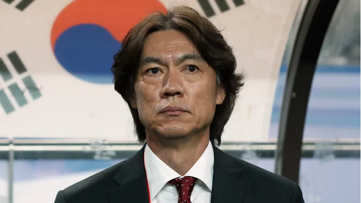 SEOUL, SOUTH KOREA - SEPTEMBER 05: South Korea head coach, Hong Myung-bo looks on during the FIFA World Cup Asian Third Qualifier Group B match between South Korea and Palestine at Seoul World Cup Stadium on September 05, 2024 in Seoul, South Korea. (Photo by Han Myung-Gu/Getty Images)