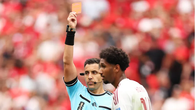 Copa do Mundo de 2026 chega a cinco expulsões após vermelho para Ahmed.