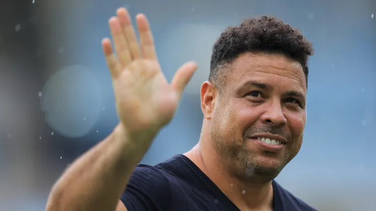 RIO DE JANEIRO, BRAZIL - DECEMBER 15: Ronaldo Nazário gestures during the Adriano's Last Game match between Flamengo Stars and Friends From Italy at Maracana Stadium on December 15, 2024 in Rio de Janeiro, Brazil. (Photo by Buda Mendes/Getty Images)