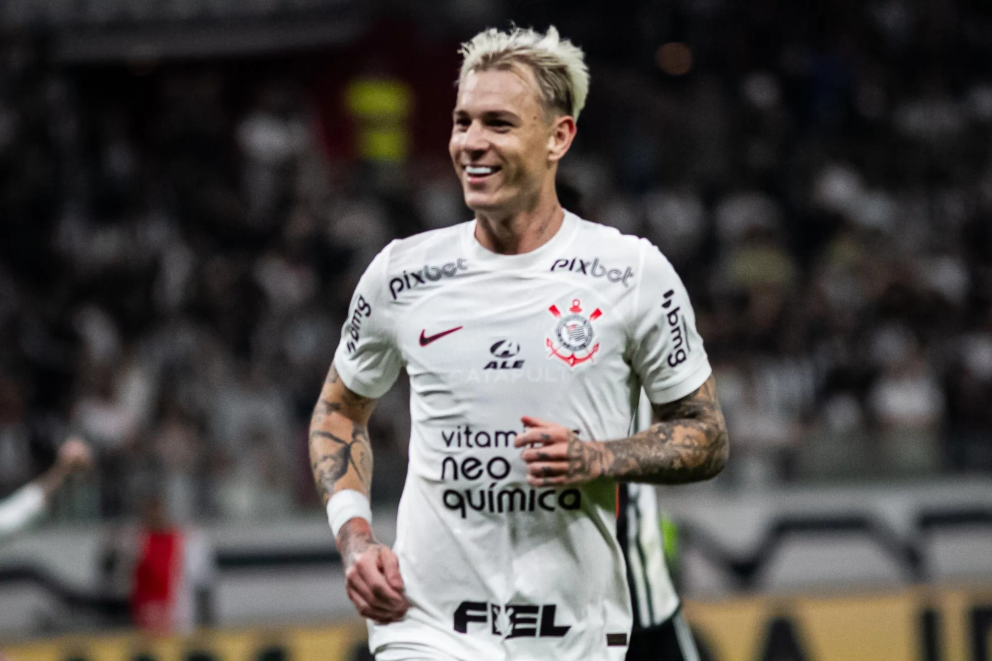 MG – BELO HORIZONTE – 08/07/2023 – BRASILEIRO A 2023, ATLETICO-MG X CORINTHIANS – Roger Guedes jogador do Corinthians comemora seu gol durante partida contra o Atletico-MG no estadio Mineirao pelo campeonato Brasileiro A 2023. Foto: Fernando Moreno/AGIF