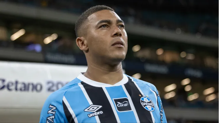 Carlos Vinícius interessa ao Corinthians.