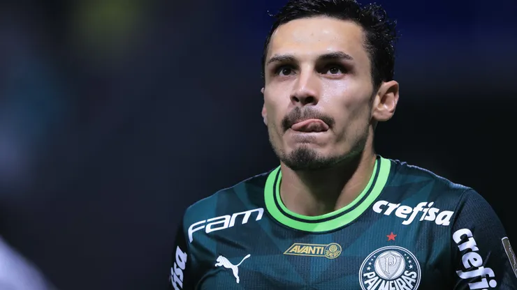 Raphael Veiga jogador do Palmeiras durante partida contra o Atletico-MG no estadio Arena Allianz Parque pelo campeonato Libertadores 2023.