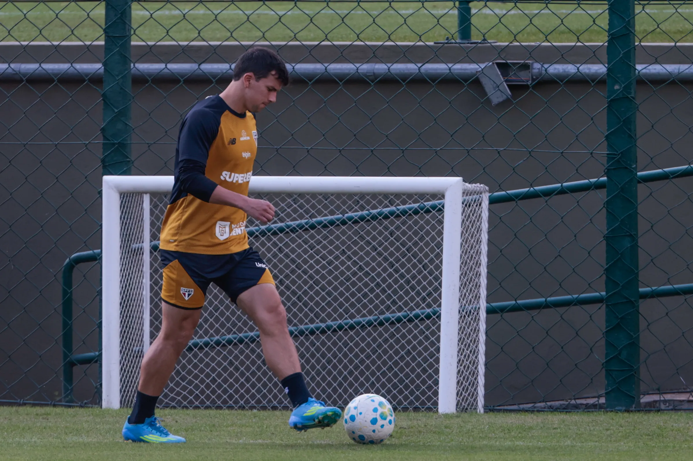 SP – SAO PAULO – 29/05/2026 – SAO PAULO, TREINO – Tapia jogador do Sao Paulo durante treino no Centro de Treinamento CT Barra Funda. Foto: Marcello Zambrana/AGIF