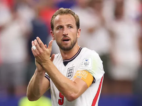 Técnico do Japão gera polêmica após foto com Harry Kane