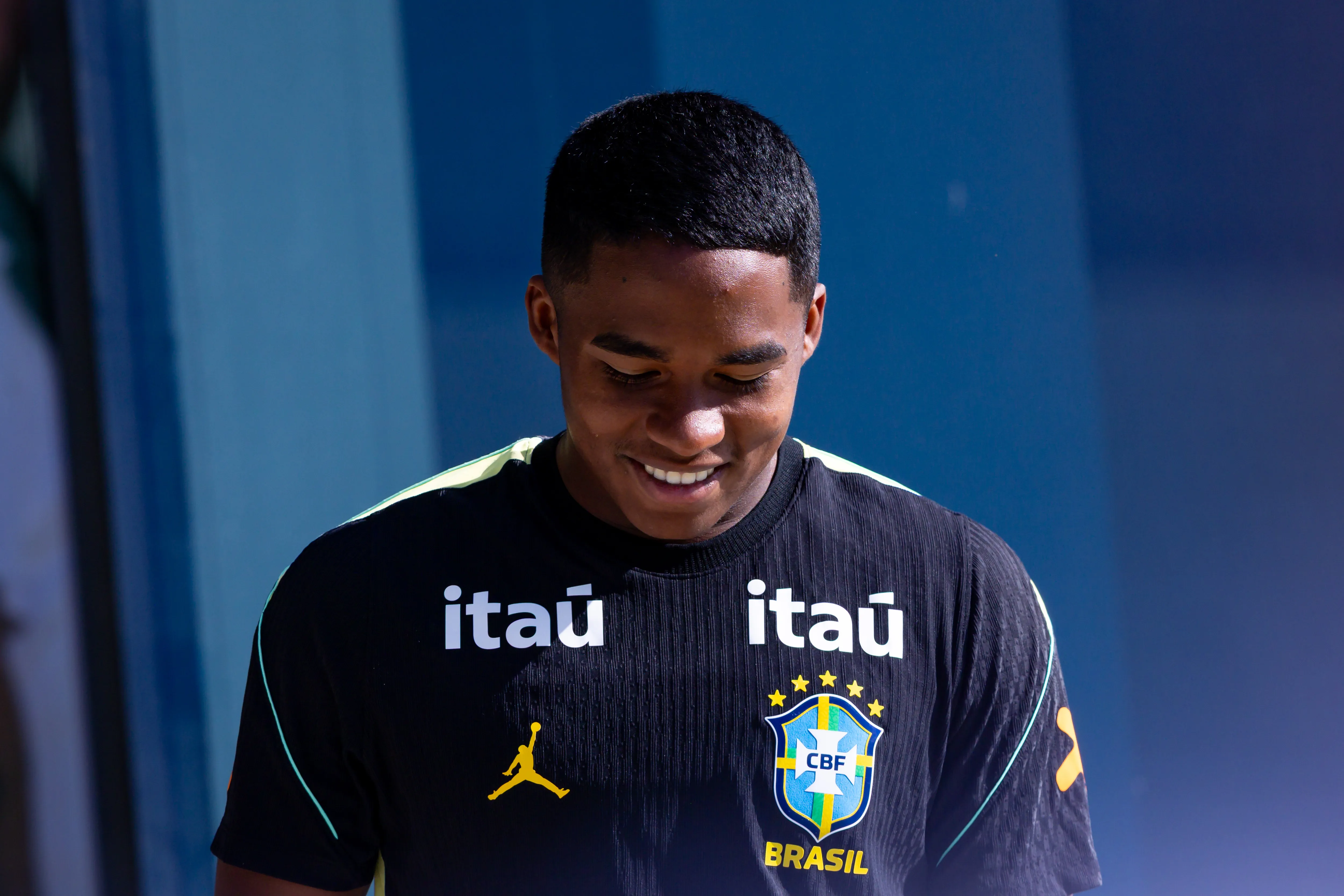 Endrick durante treino no Centro de Treinamento CT Columbia Park. Foto: Rodolfo Buhrer/AGIF.