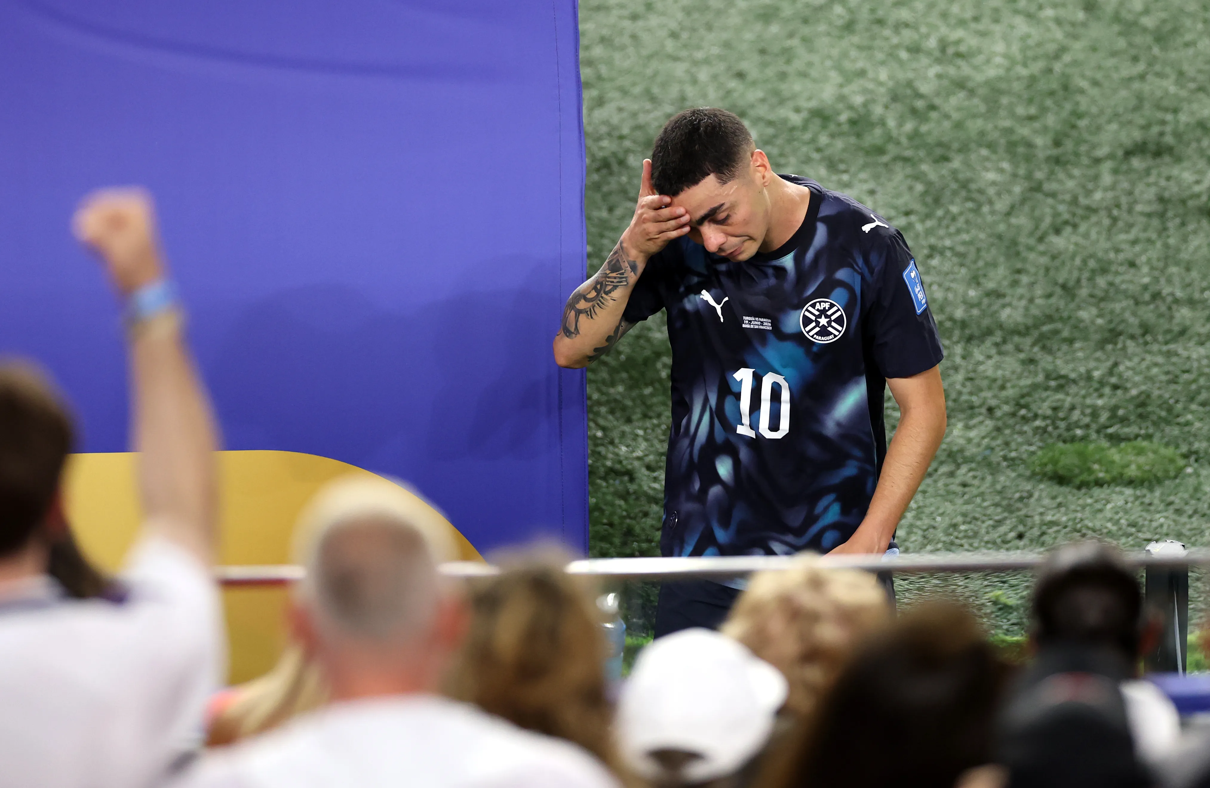 SANTA CLARA, CALIFORNIA – JUNE 19: Miguel Almiron #10 of Paraguay reacts after receiving a red card for covering his mouth while talking to another player during the FIFA World Cup 2026 Group D match between Türkiye and Paraguay at San Francisco Bay Area Stadium on June 19, 2026 in Santa Clara, California. (Photo by Stu Forster/Getty Images)