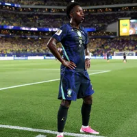 Vini Jr bate marca de Ronaldinho e Romário em Copas